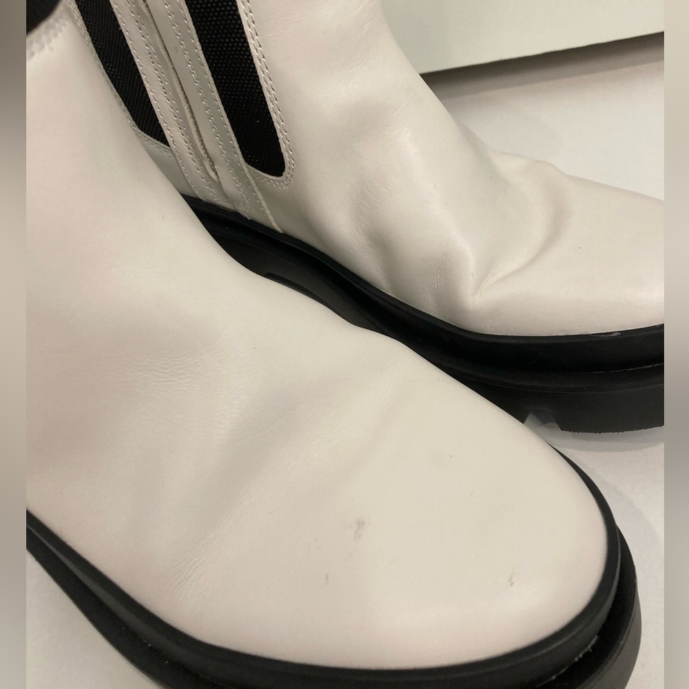 Like New Vince Camuto Kaskona Boots,‎ Size Women’s 9, Coconut Cream, lug sole - Picture 5 of 11